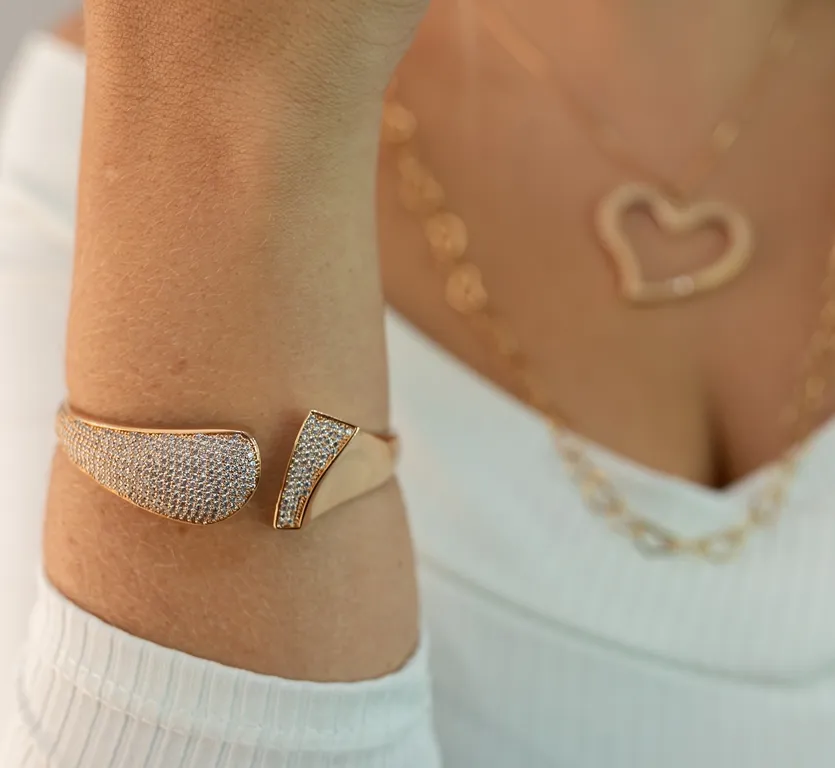 BRACELETE DOURADO CRAVEJADO COM MICROZIRCÔNIAS CRISTAL