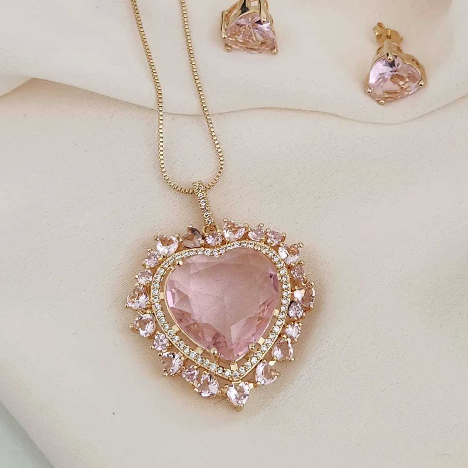 CONJUNTO CORAÇÃO ZIRCÔNIA CRAVEJADO EM MICROZIRCÔNIAS CRISTAL