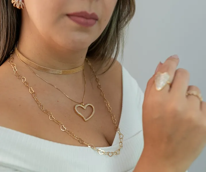 COLAR DOURADO CORAÇÃO MICROZIRCÔNIAS CRISTAL