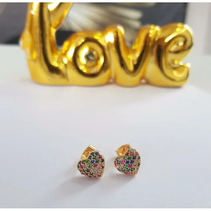 BRINCO CORAÇÃO PEQUENO CRAVEJADO COM MICROZIRCÔNIAS COLORIDAS