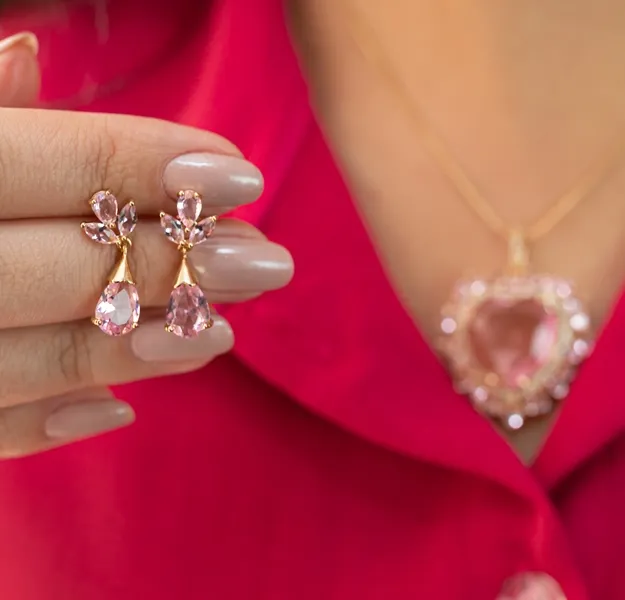 BRINCO DOURADO GOTA ZIRCÔNIAS QUARTZO ROSA