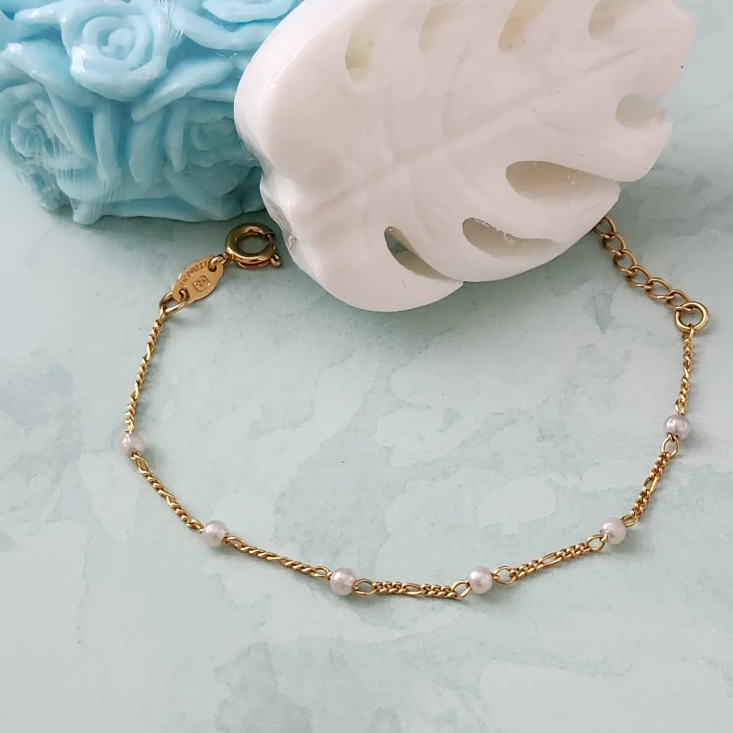 PULSEIRA DOURADA INFANTIL COM PÉROLAS
