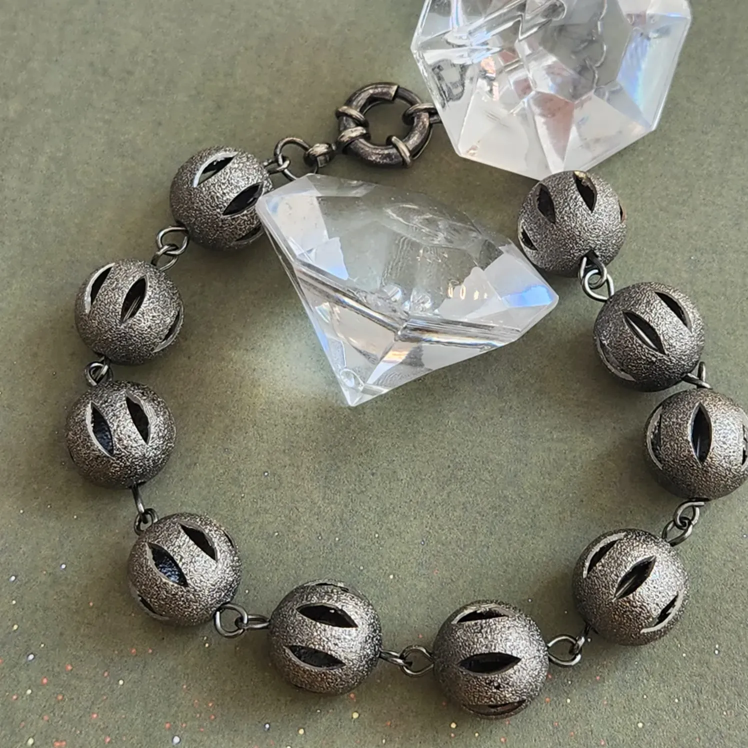 PULSEIRA RÓDIO NEGRO FOSCA BOLAS VAZADAS FECHO BÓIA