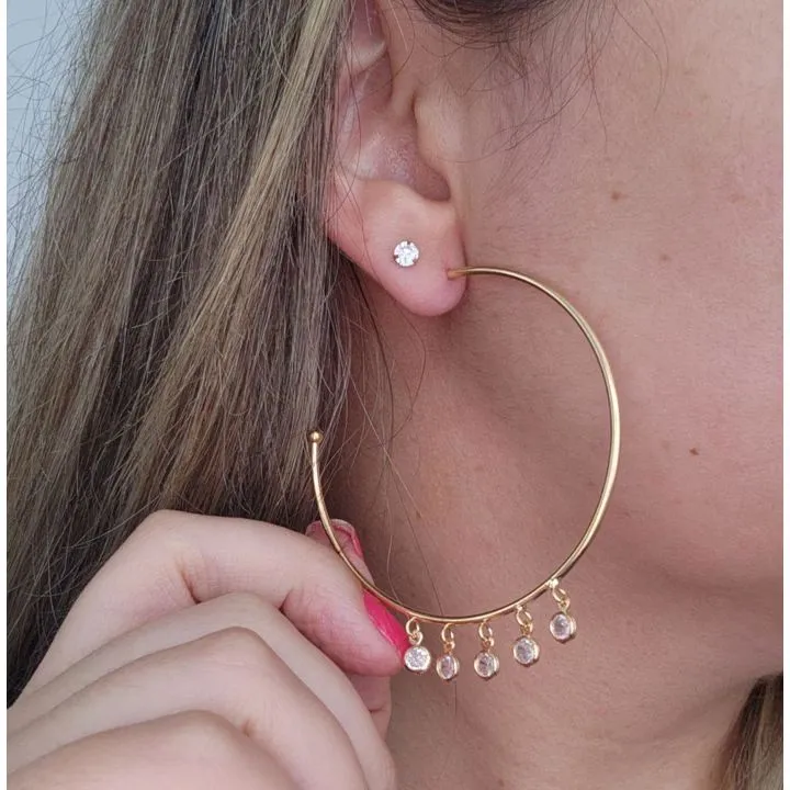 ARGOLA DOURADA 6CM COM ZIRCÔNIAS