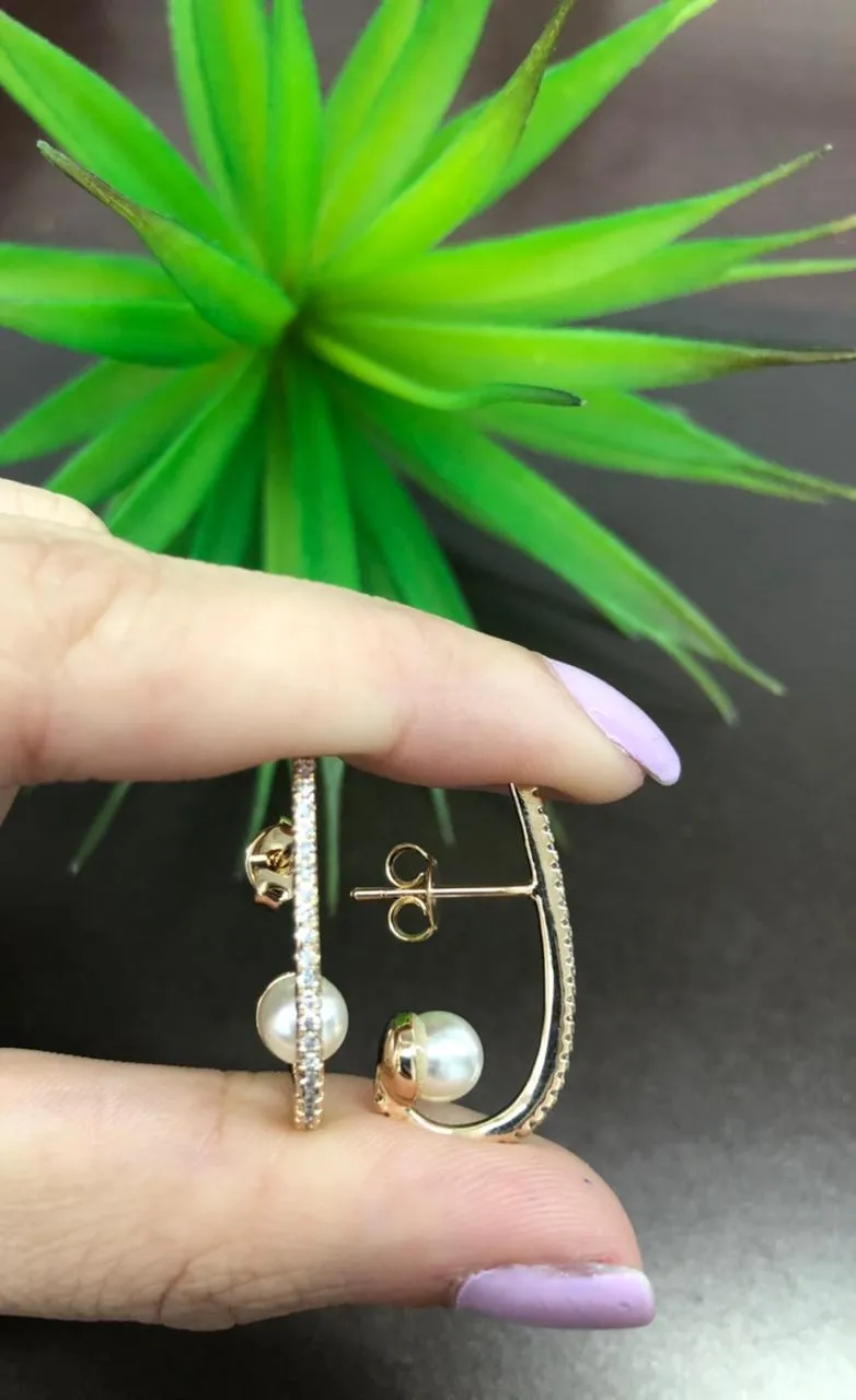 BRINCO DOURADO CRAVEJADO MICROZIRCÔNIAS CRISTAL DETALHE PÉROLA
