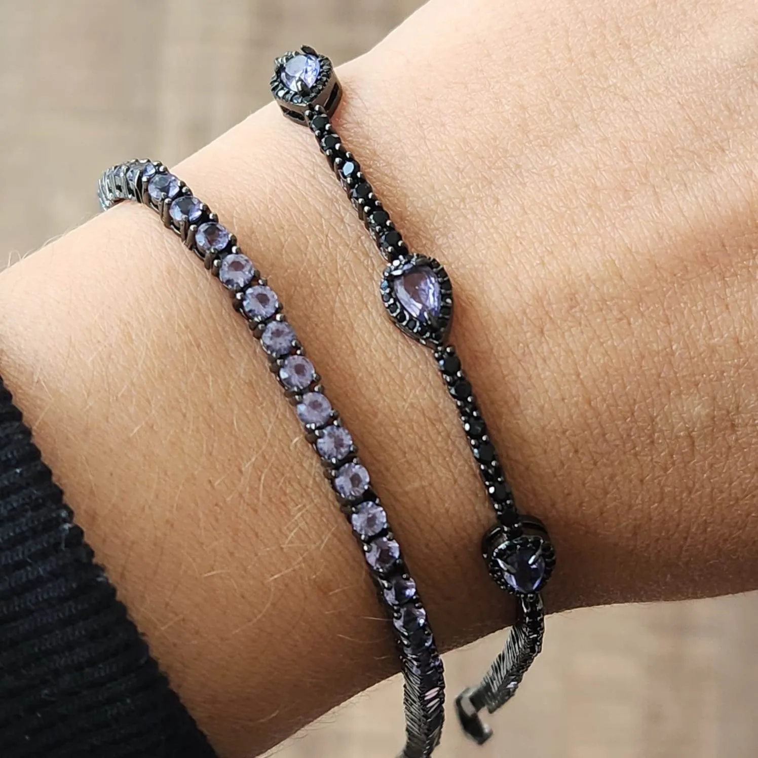 PULSEIRA RÓDIO NEGRO GOTAS LILÁS CRAVEJADA MICROZIRCÔNIAS NEGRAS