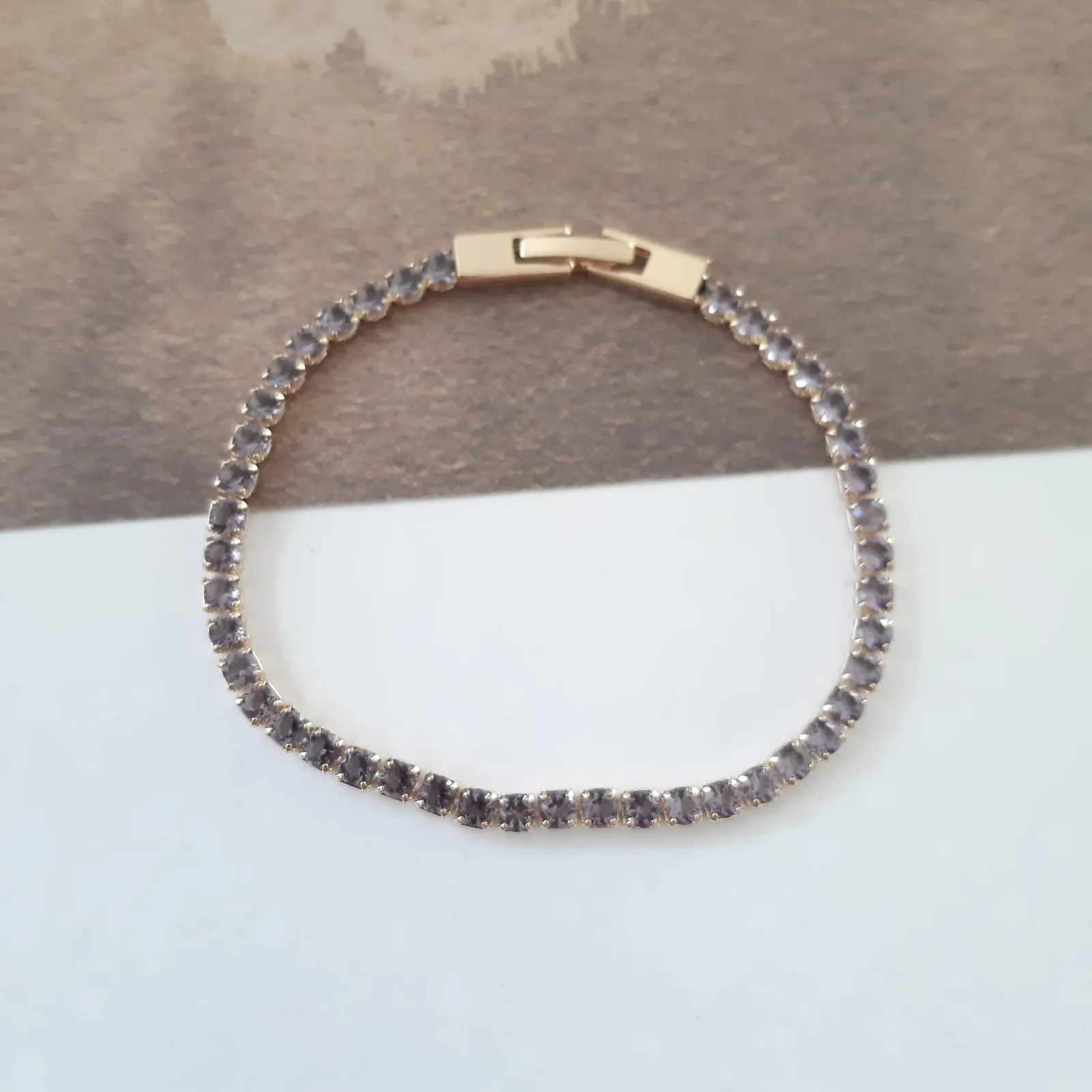 PULSEIRA DOURADA CRAVEJADA EM ZIRCÔNIAS SAFIRA