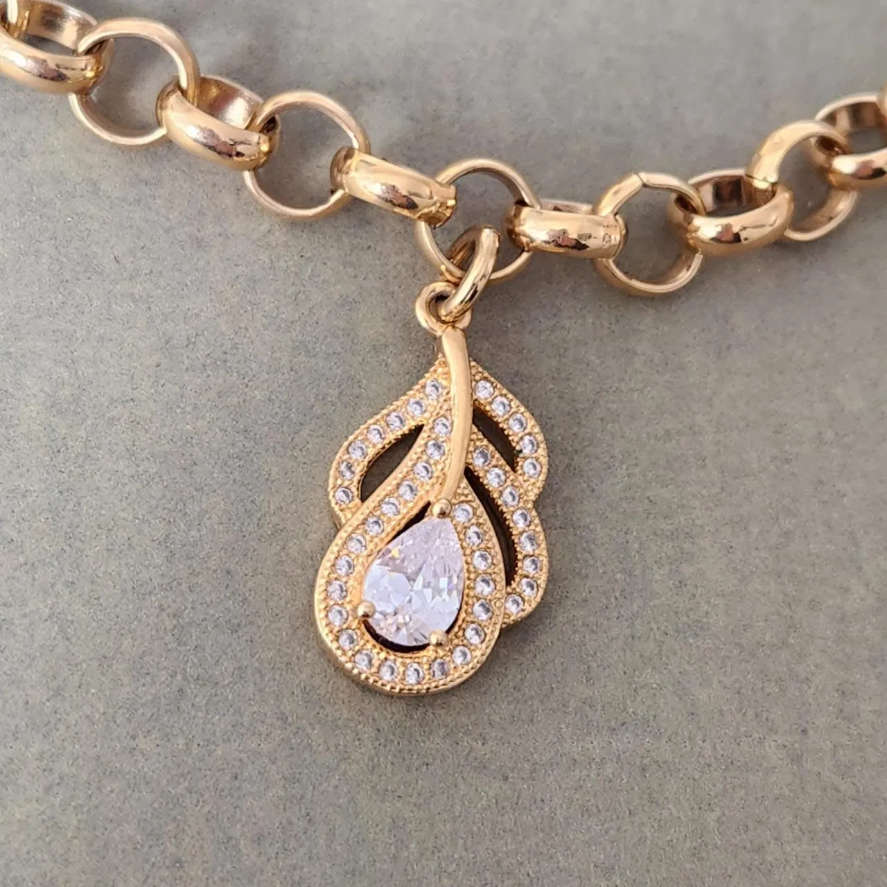 PULSEIRA DOURADA ELO PORTUGUÊS PINGENTE CRAVEJADO ZIRCÔNIAS CRISTAL