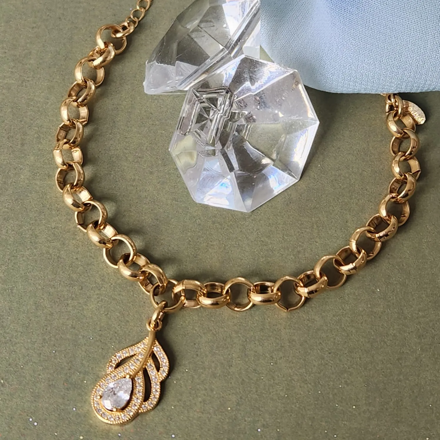 PULSEIRA DOURADA ELO PORTUGUÊS PINGENTE CRAVEJADO ZIRCÔNIAS CRISTAL