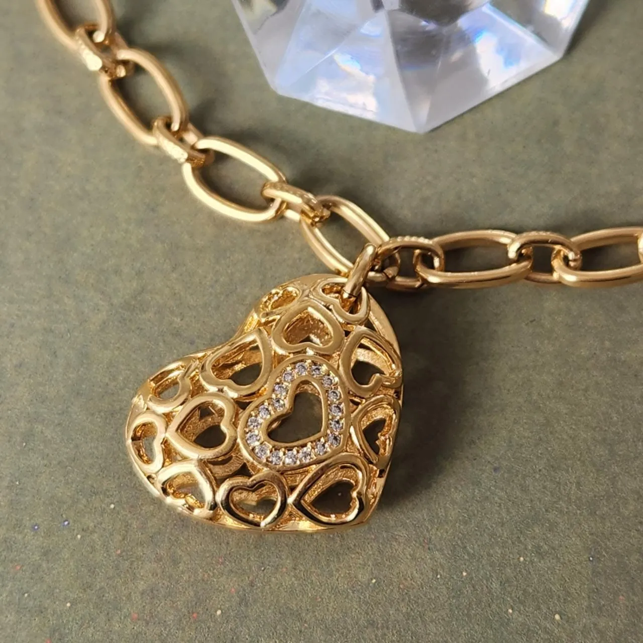 PULSEIRA DOURADA PINGENTE CORAÇÃO VAZADO