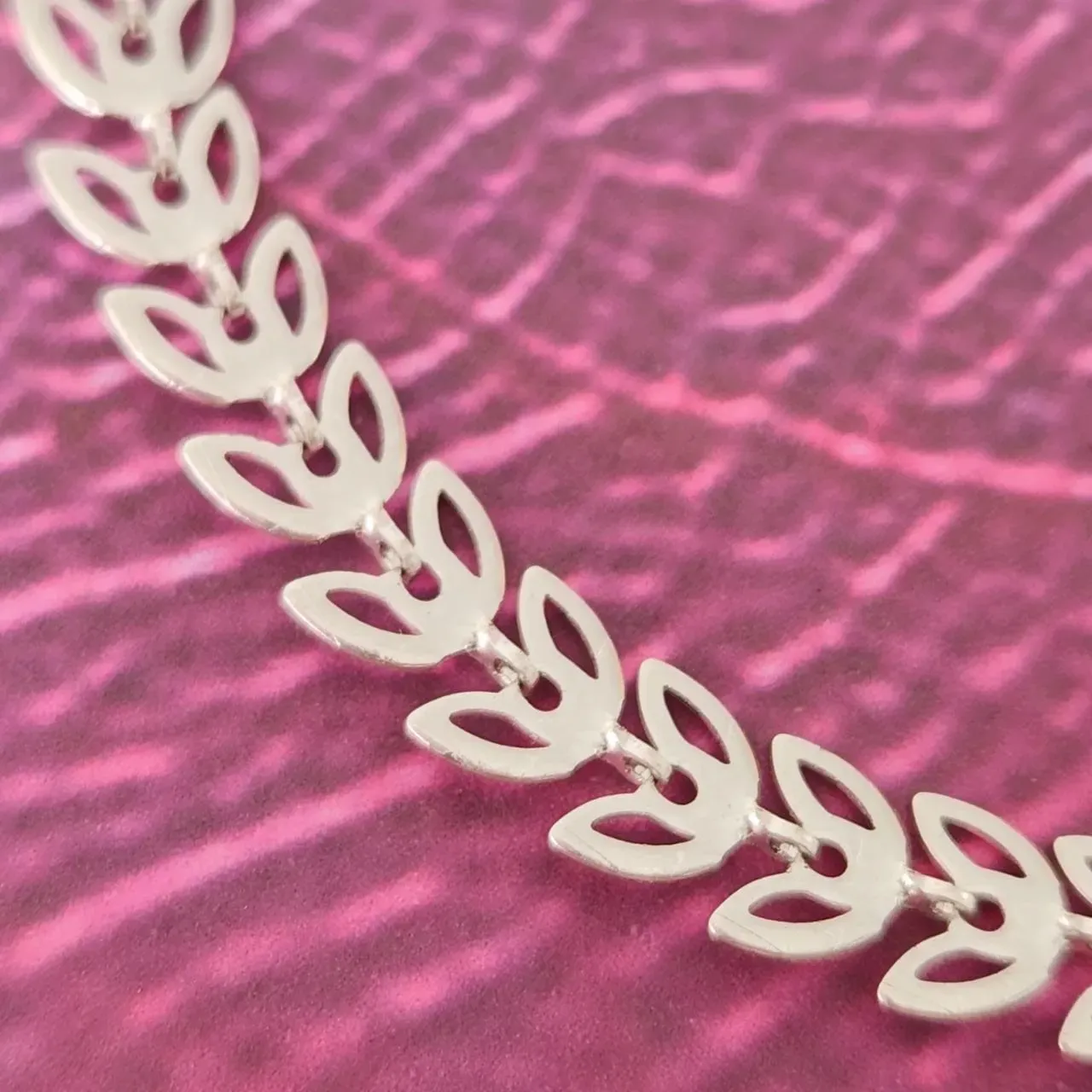 PULSEIRA RÓDIO BRANCO CORRENTE ELOS DE ESCAMA