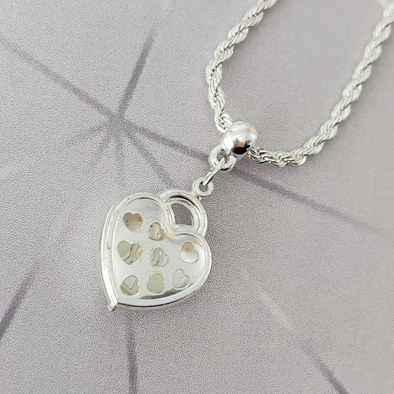 PULSEIRA RÓDIO BRANCO PINGENTE  CADEADO DE CORAÇÃO
