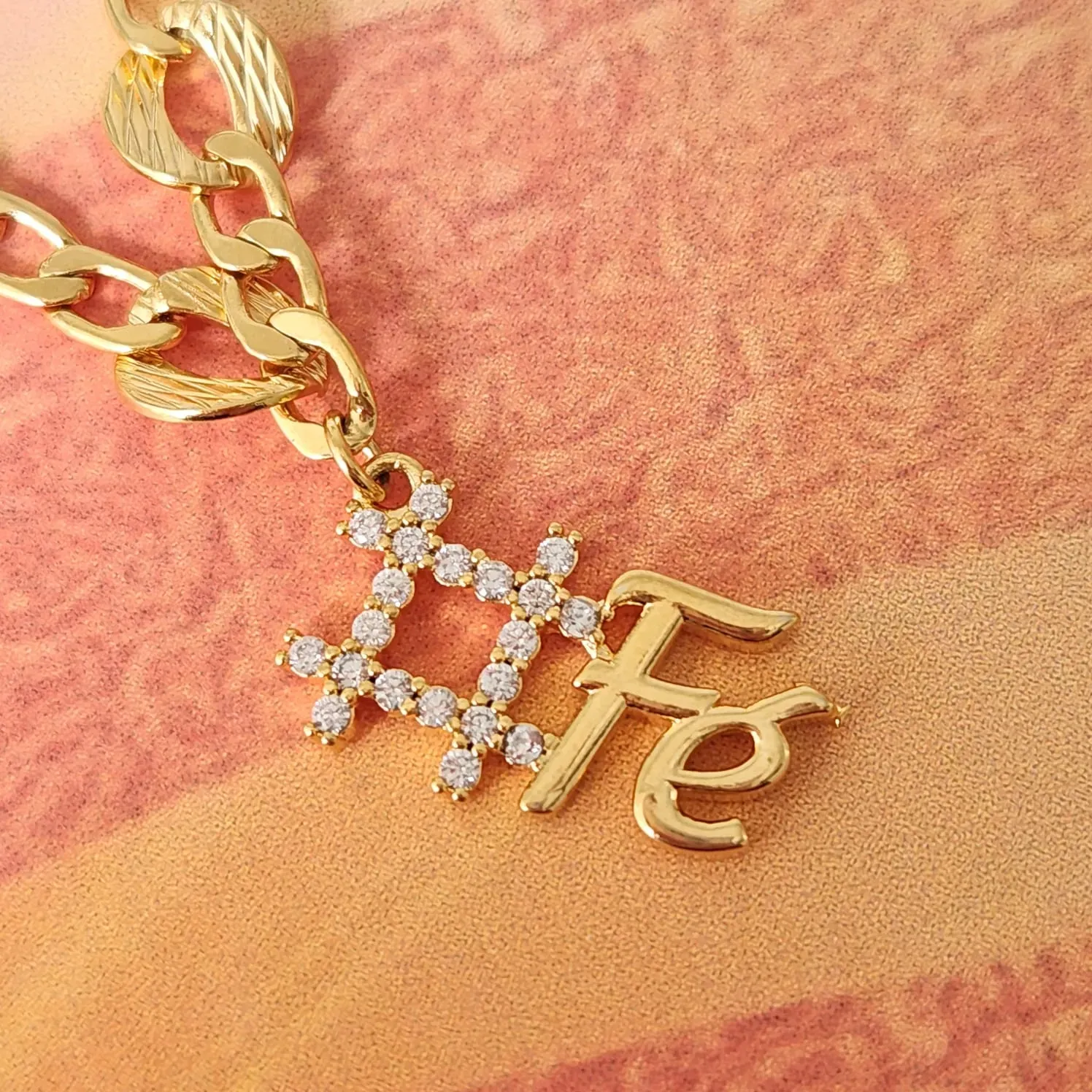 PULSEIRA DOURADA HASHTAG FÉ