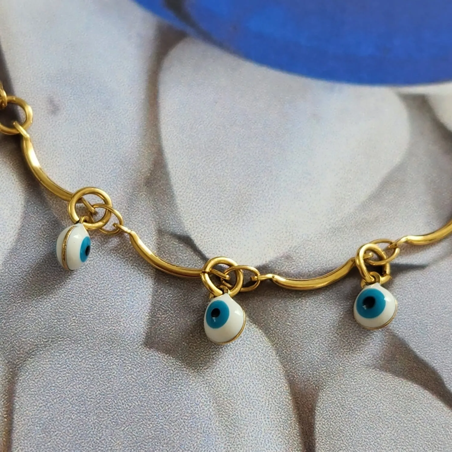 PULSEIRA DOURADA PINGENTE OLHO GREGO