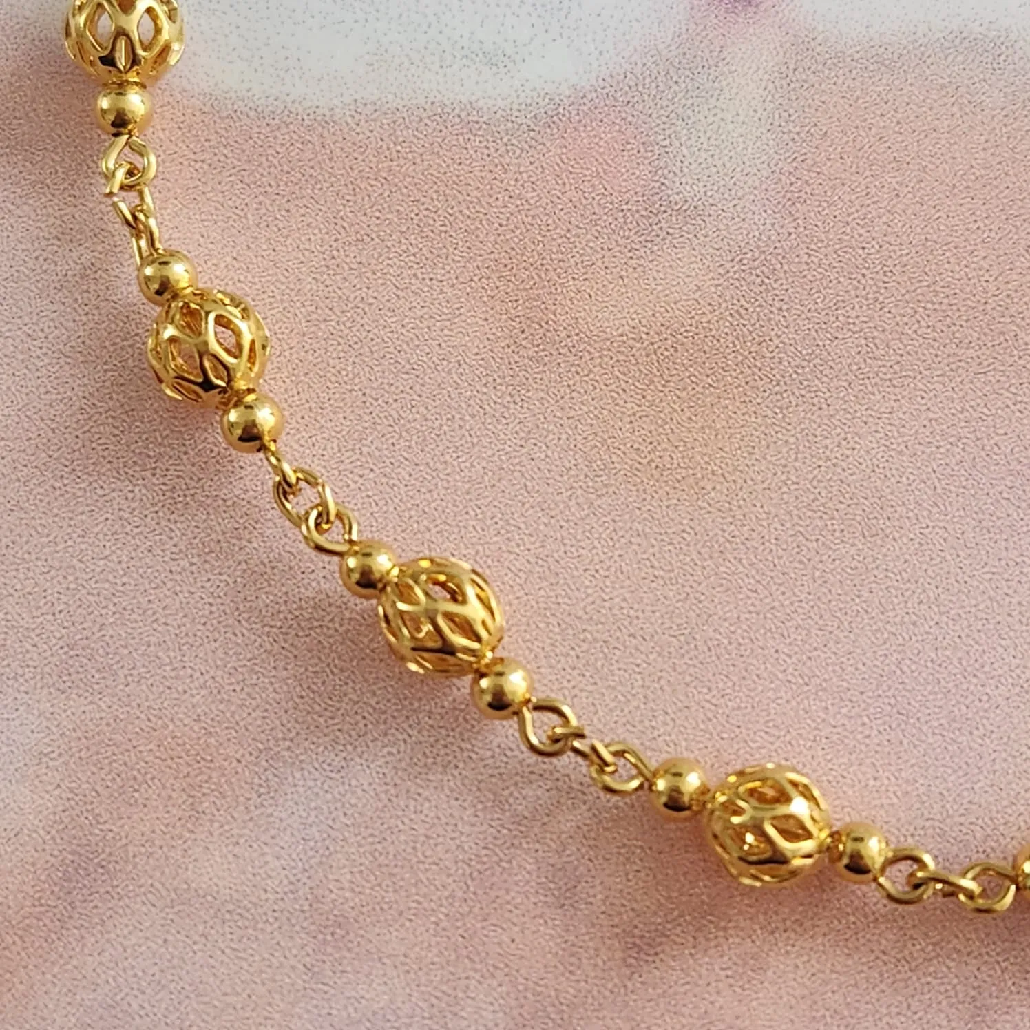 PULSEIRA DOURADA BOLINHA TRABALHADA