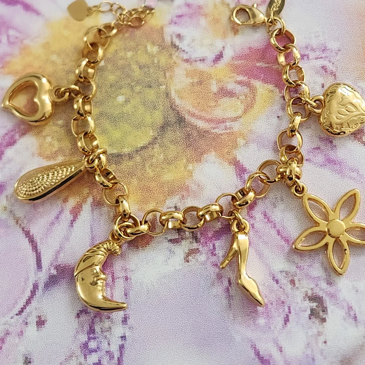 PULSEIRA DOURADA PINGENTES DIVERSOS
