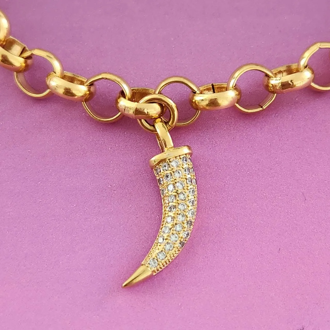 PULSEIRA DOURADA ELO PORTUGUÊS PINGENTE PIMENTA CRAVEJADA MICROZIRCÔNIAS CRISTAL