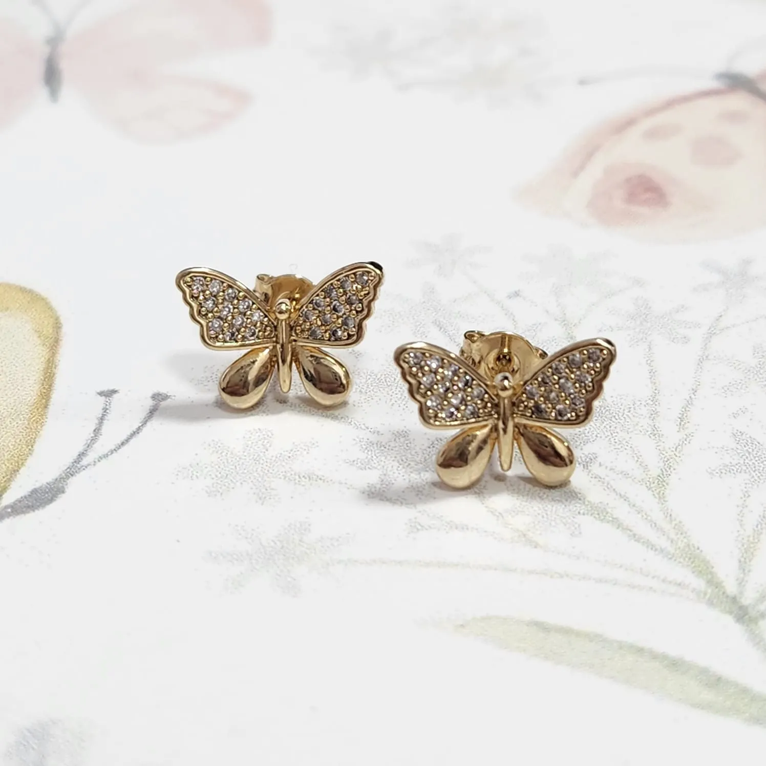 BRINCO DOURADO BORBOLETA CRAVEJADO EM MICROZIRCÔNIAS