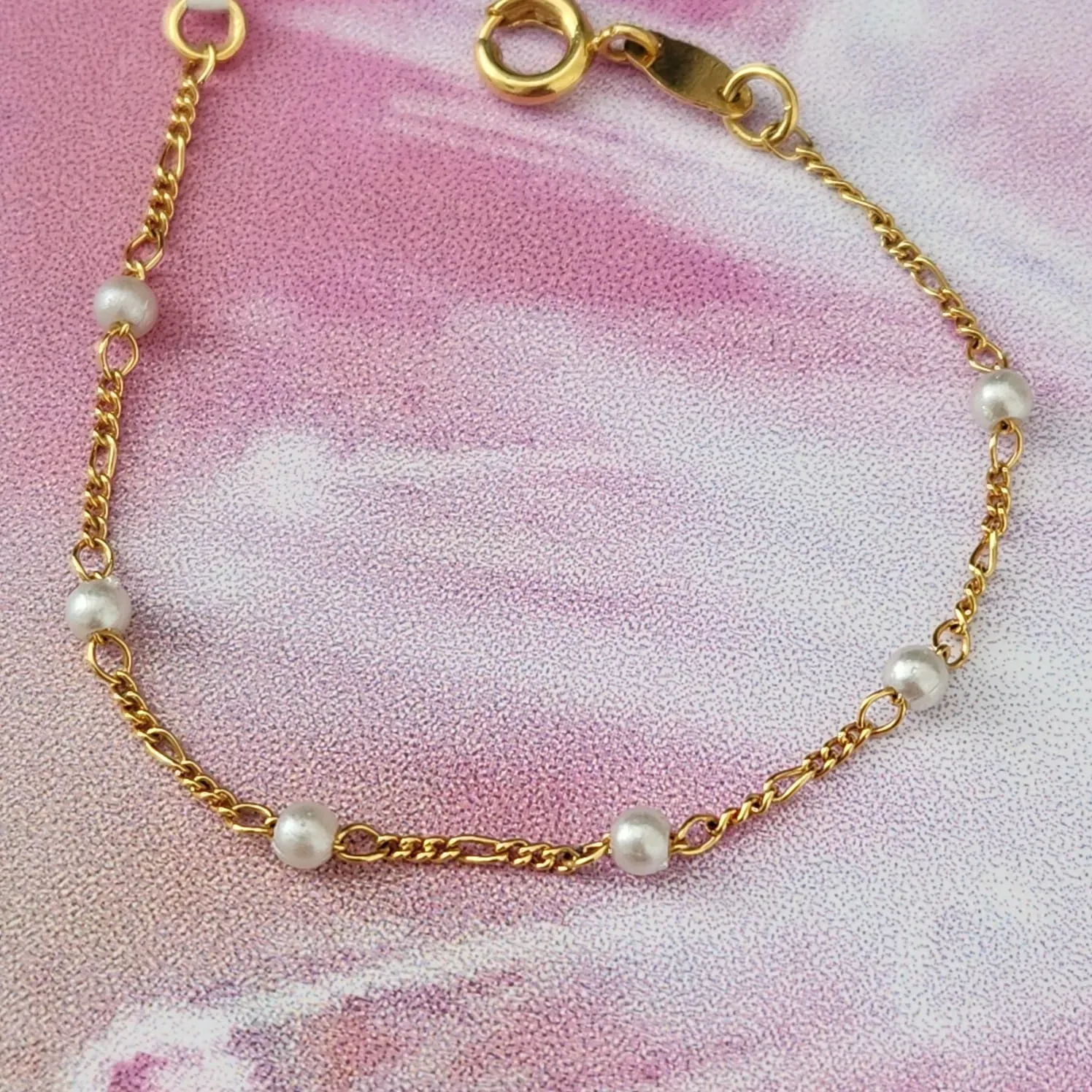 PULSEIRA DOURADA BEBÊ COM PÉROLAS