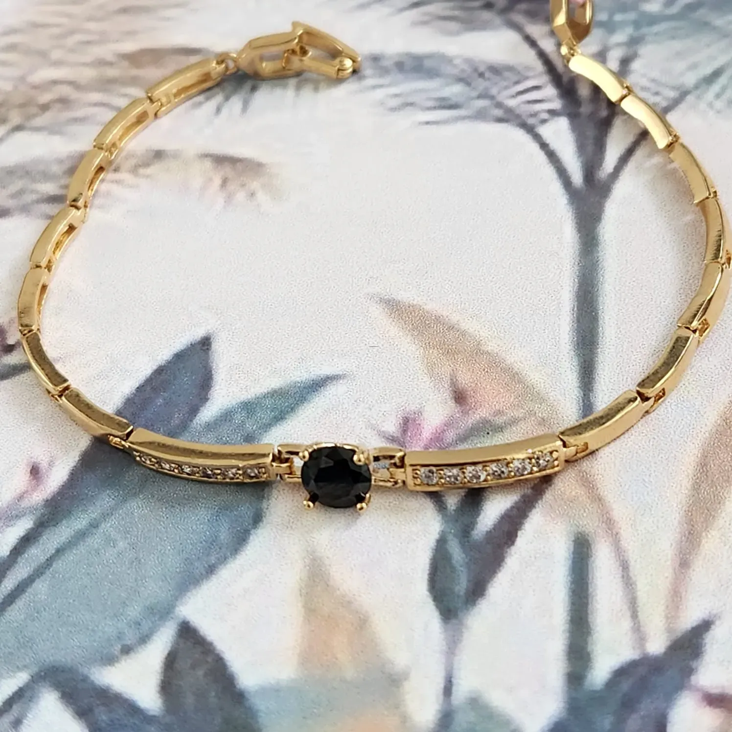 PULSEIRA DOURADA CRAVEJADA MICROZIRCÔNIAS CRISTAL ZIRCÔNIA NEGRA
