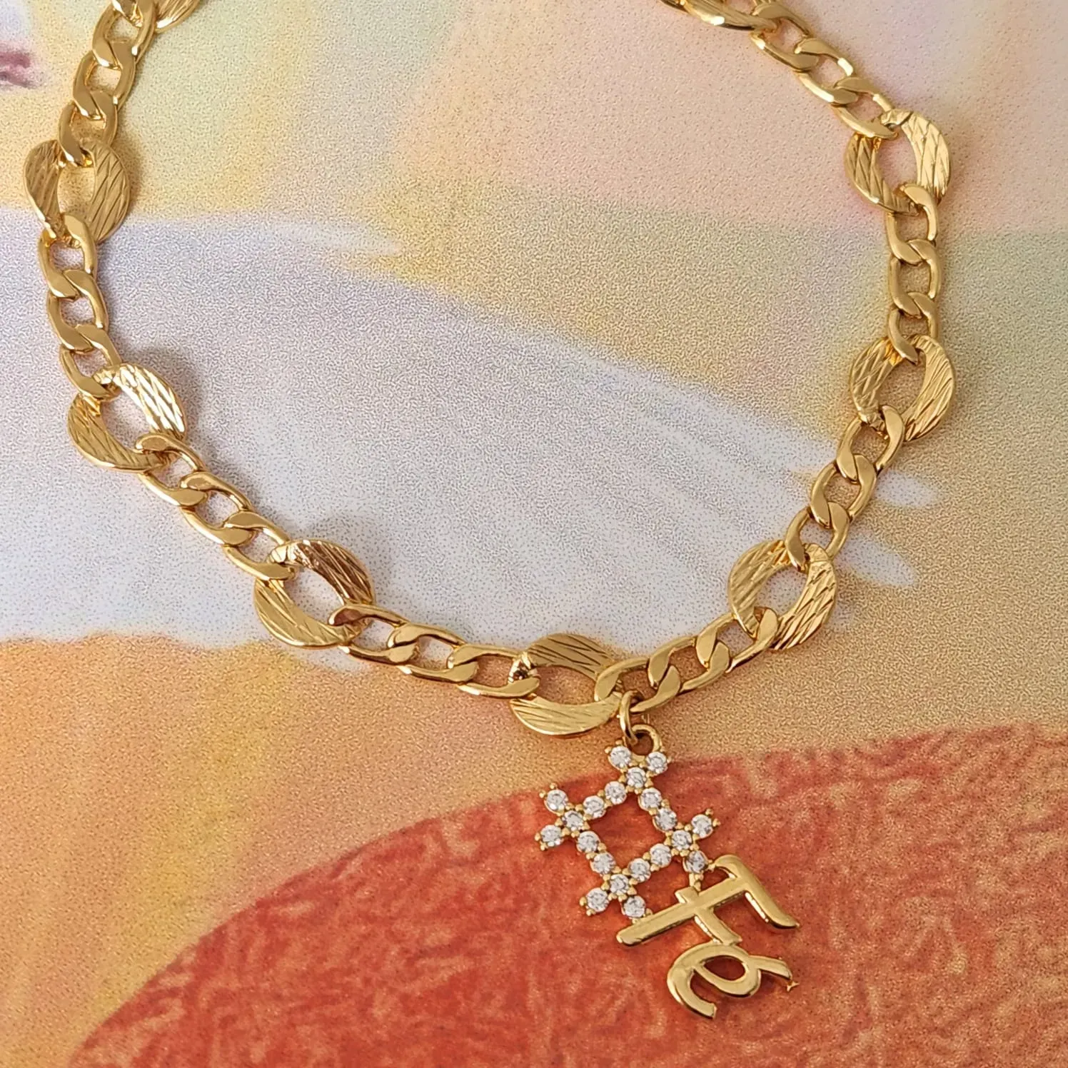 PULSEIRA DOURADA HASHTAG FÉ