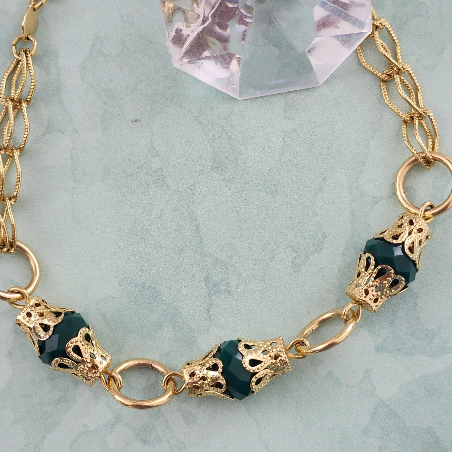 PULSEIRA DOURADA PEDRAS VERDES