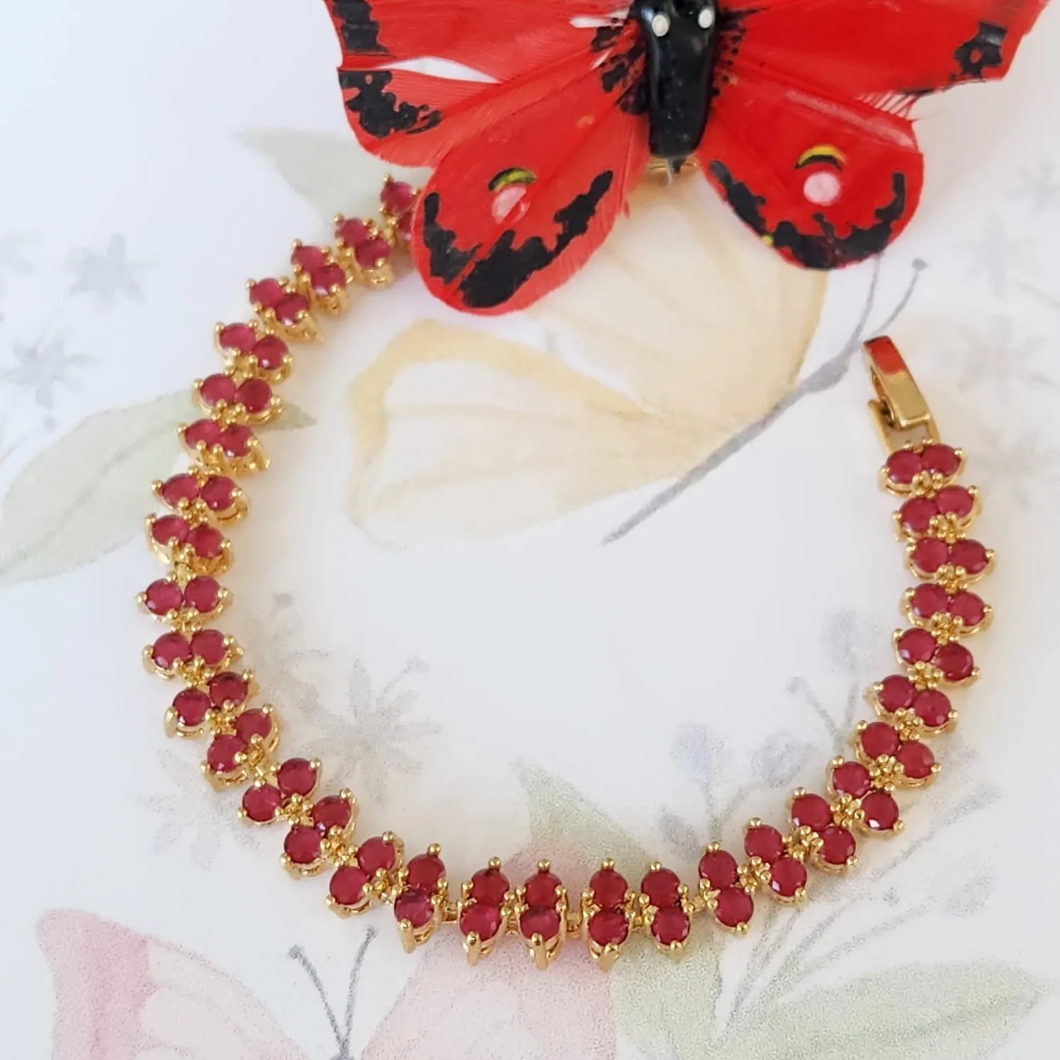 PULSEIRA DOURADA RIVIERA ZIRCÔNIAS RUBI