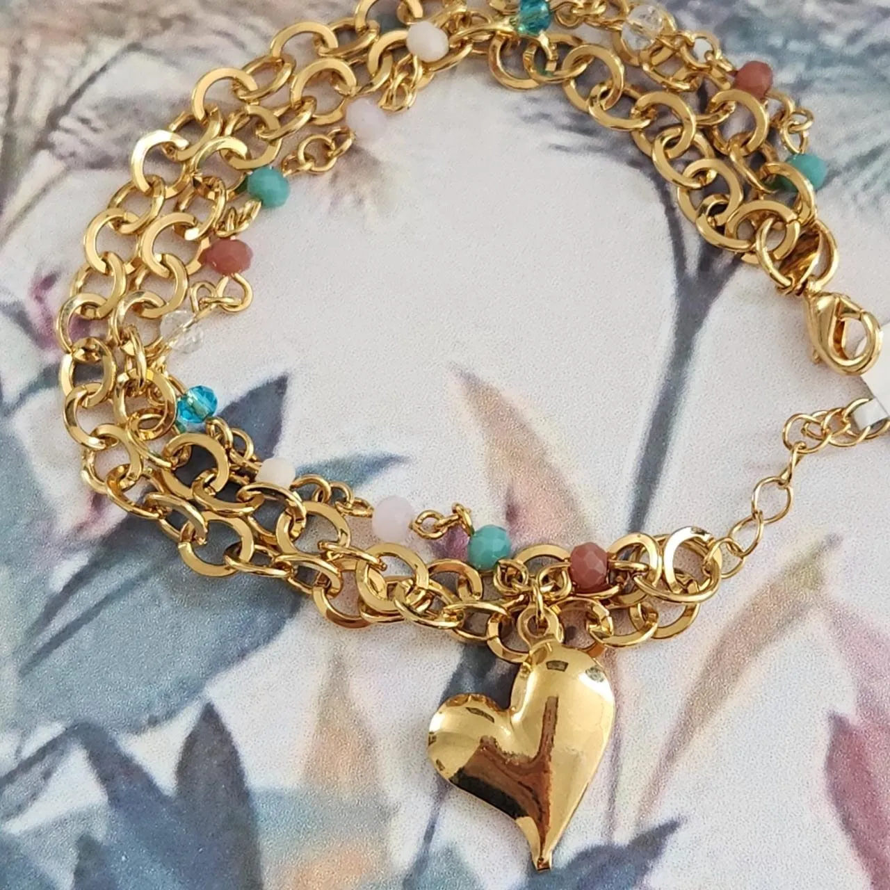 PULSEIRA DOURADA TRÊS FIOS ZIRCÔNIAS MULTICOR CORAÇÃO LISO