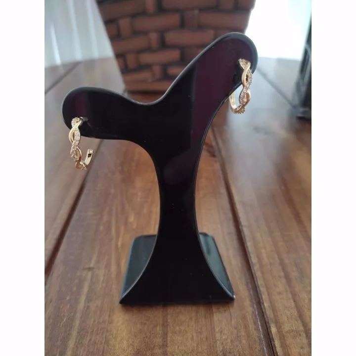 ARGOLINHA DOURADA TRANÇADA CRAVEJADA EM MICROZIRCÔNIAS CRISTAL
