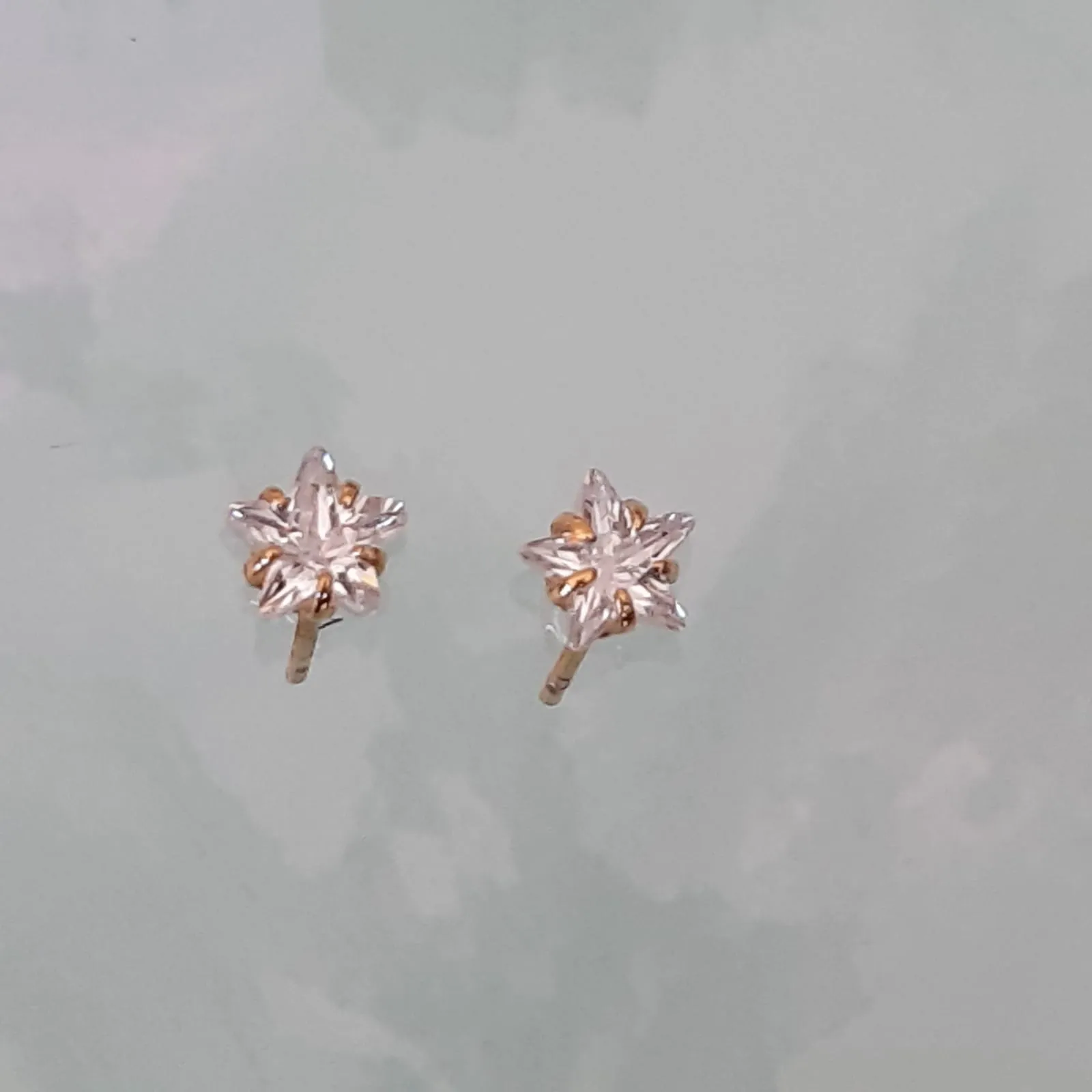 BRINCO DOURADO PONTO DE LUZ ESTRELA CRISTAL TARRAXA BABY