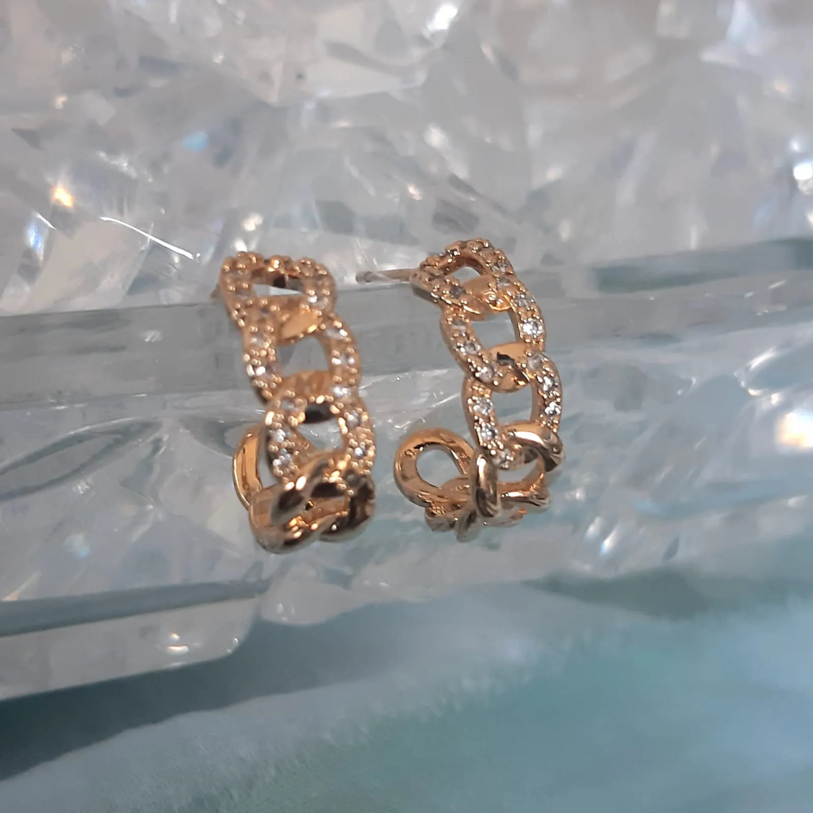 ARGOLINHA CORRENTE CRAVEJADA EM MICROZIRCÔNIAS CRISTAL