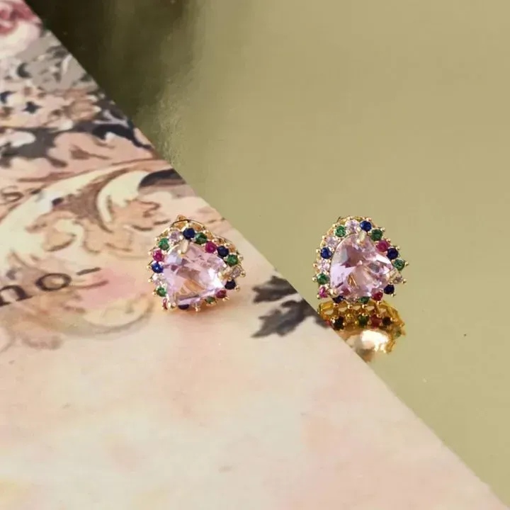 BRINCO CORAÇÃO ROSA CRAVEJADO ZIRCÔNIAS COLORIDAS