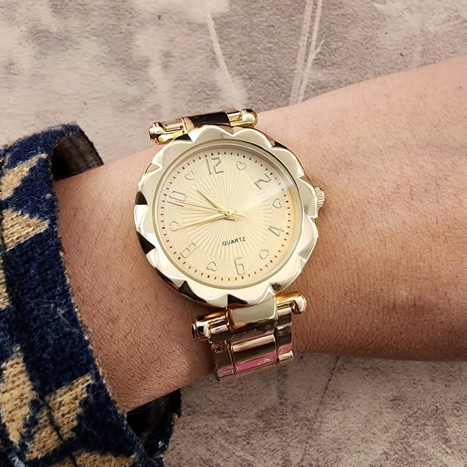 RELÓGIO DOURADO PULSEIRA METAL FUNDO DOURADO