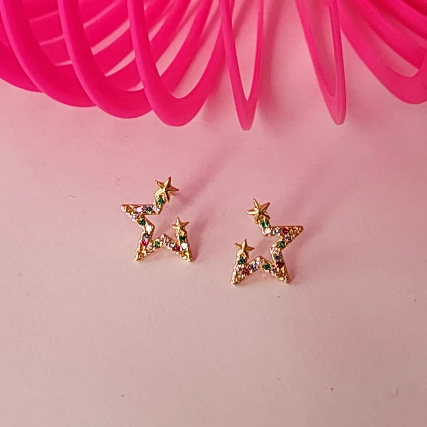 BRINCO ESTRELA CRAVEJADO MICROZIRCÔNIAS COLORIDAS