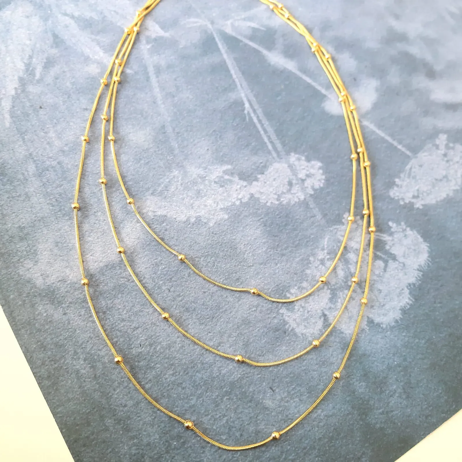 COLAR TRIPLO DOURADO BOLINHAS