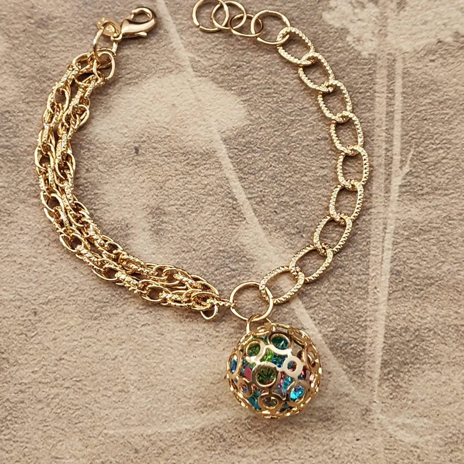 PULSEIRA ELOS COM PINGENTE PEDRAS