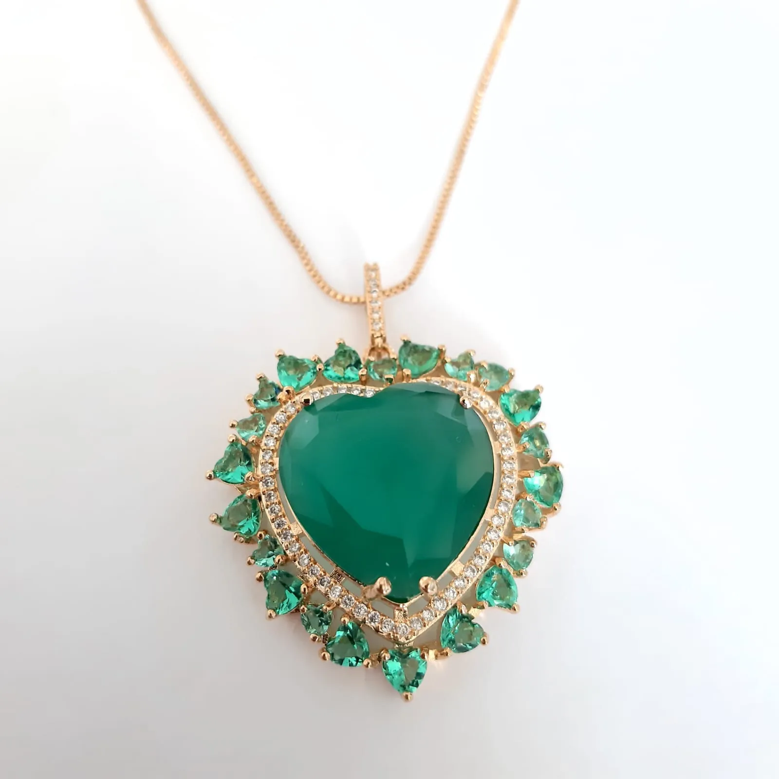 CONJUNTO CORAÇÃO ZIRCÔNIA CRAVEJADO EM MICROZIRCÔNIAS CRISTAL E ZIRCÔNIA PRASIOLITA