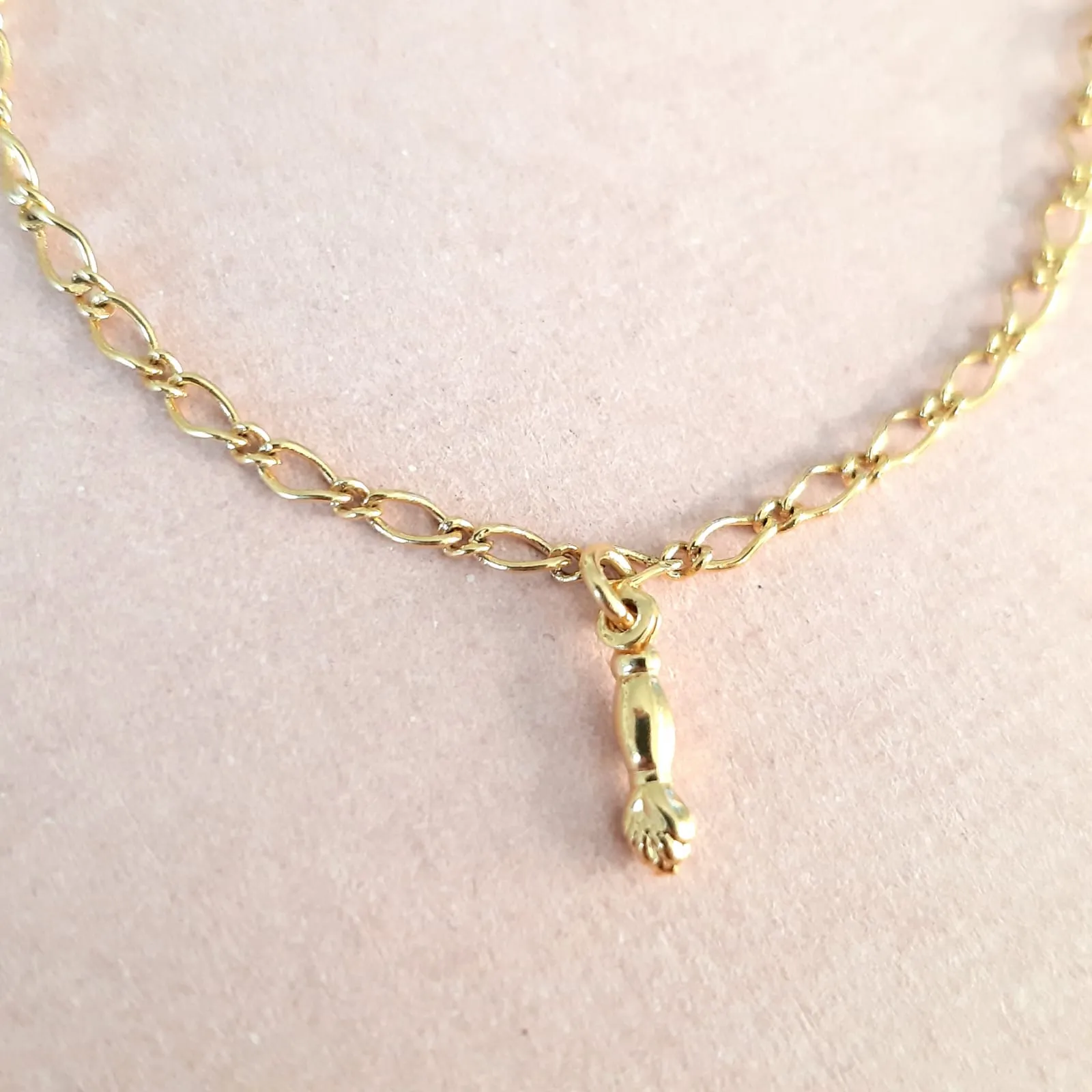 PULSEIRA DOURADA INFANTIL BEBÊ PINGENTE FIGA