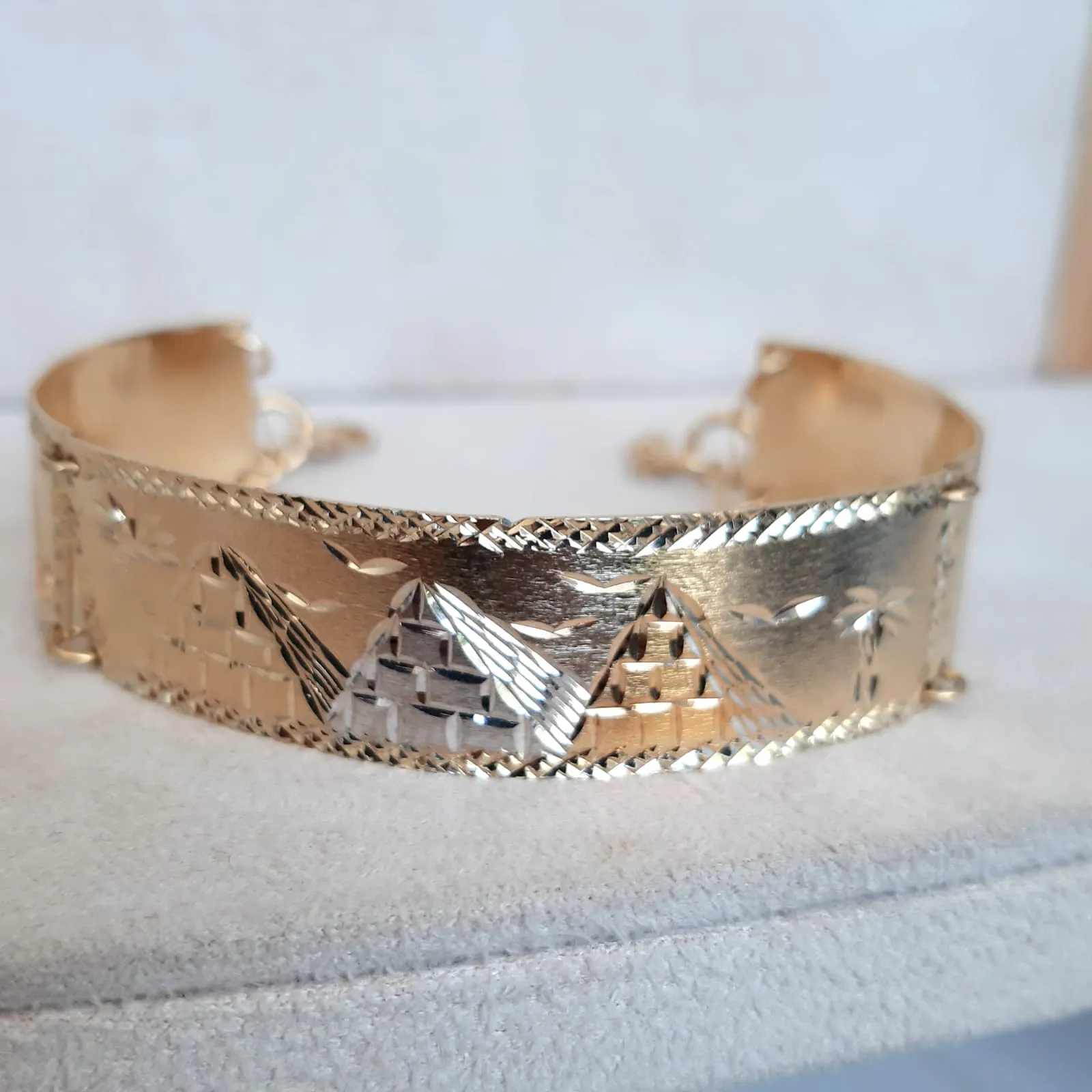 BRACELETE DOURADA DESENHOS