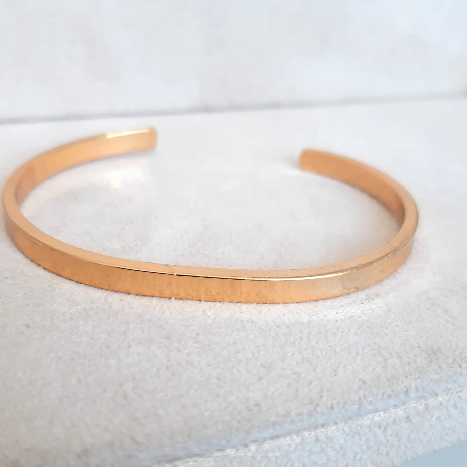 BRACELETE DOURADO TUBO QUADRADO