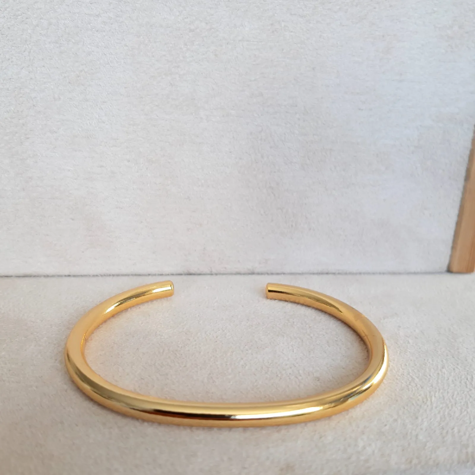 BRACELETE DOURADO TUBO REDONDO
