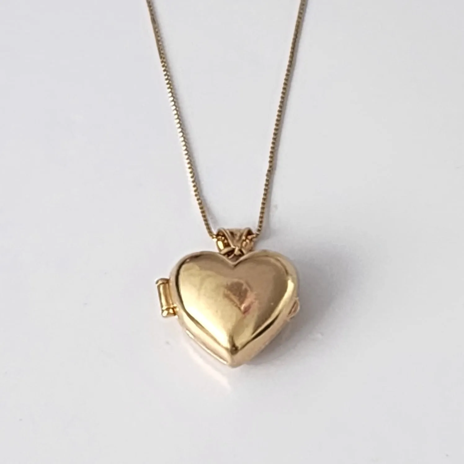 COLAR DOURADO CORAÇÃO RELICÁRIO