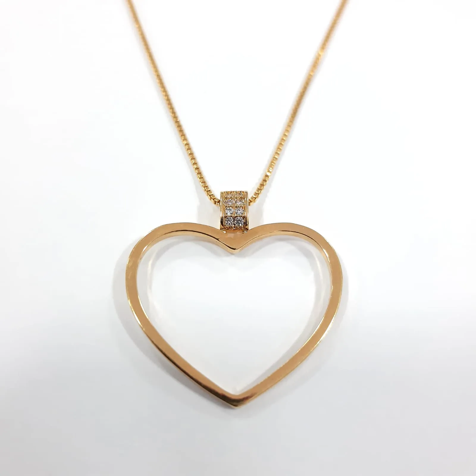 COLAR DOURADO CORAÇÃO VAZADO