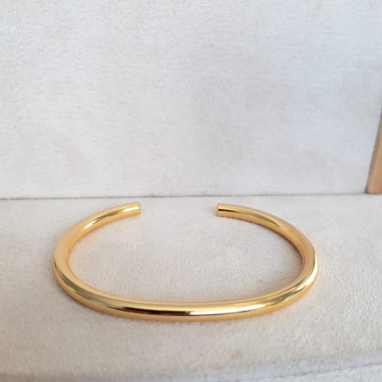 BRACELETE DOURADO TUBO REDONDO
