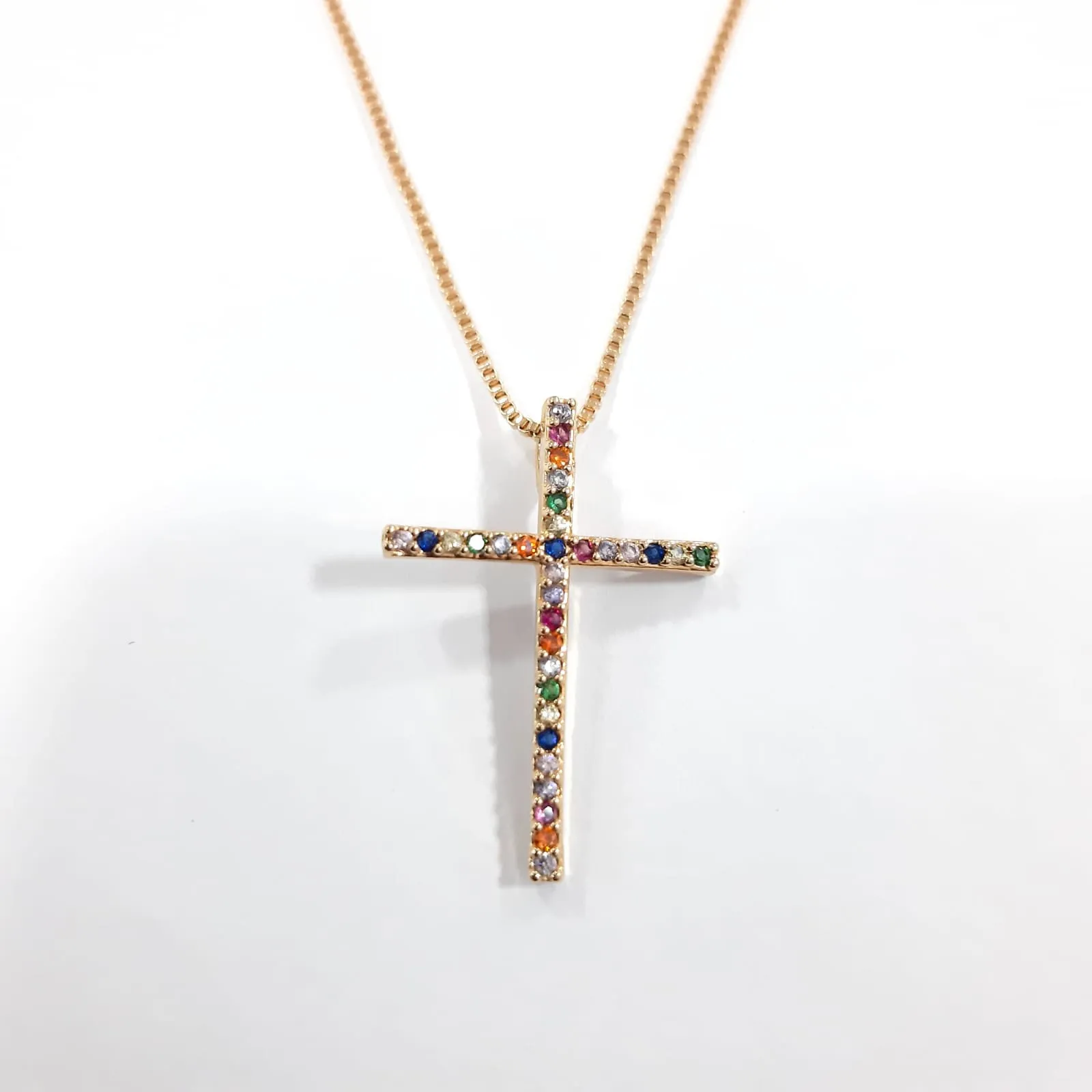 COLAR DOURADO CRUZ MICROZIRCÔNIAS COLORIDAS