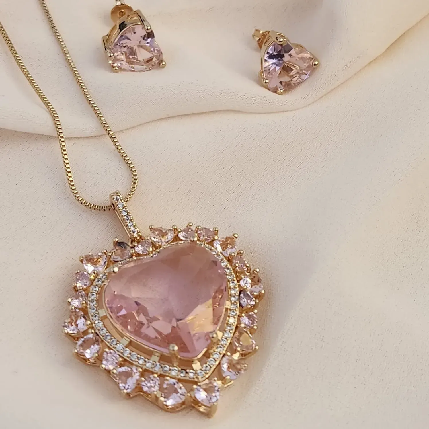 CONJUNTO CORAÇÃO ZIRCÔNIA CRAVEJADO EM MICROZIRCÔNIAS CRISTAL