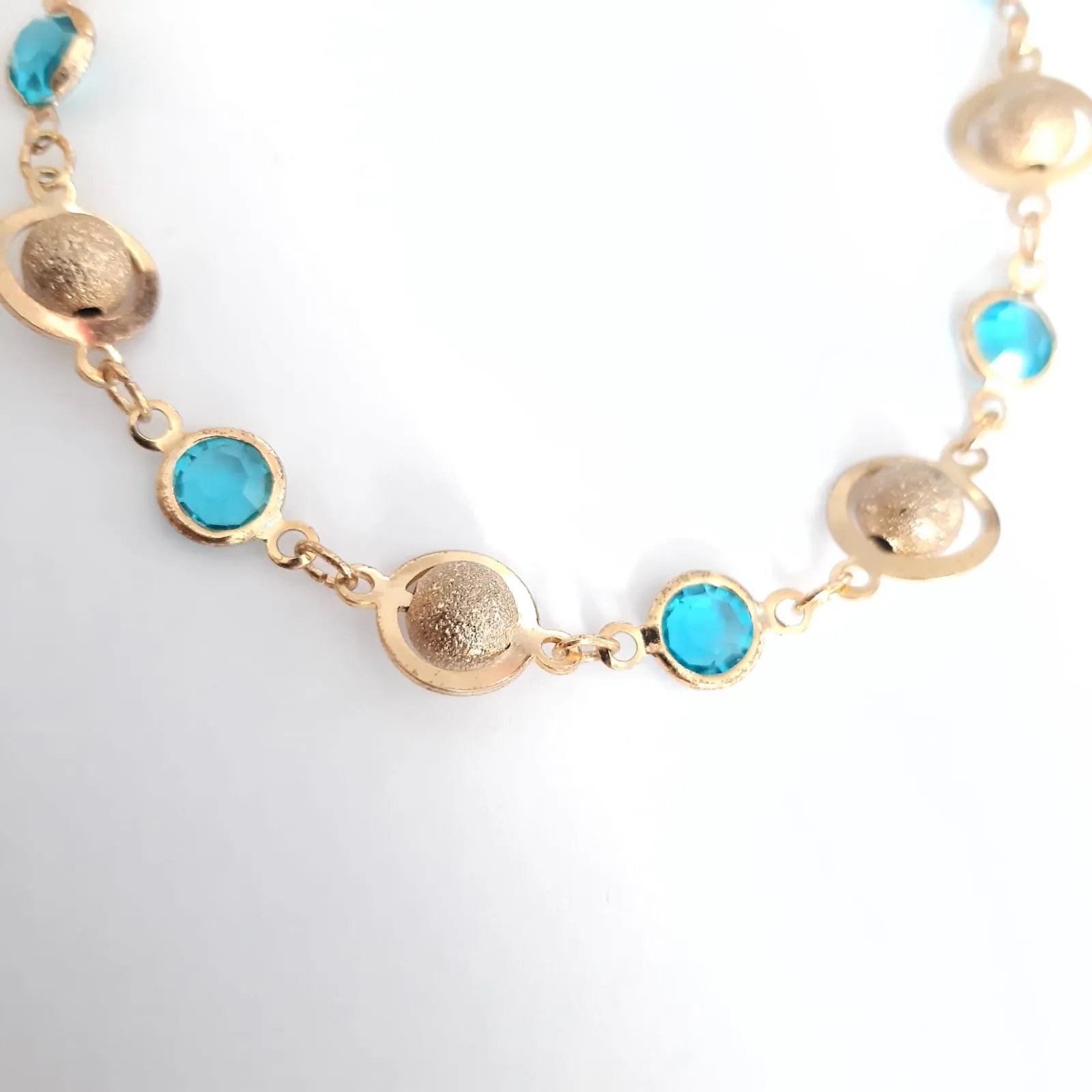 PULSEIRA DOURADA BOLAS FOSCAS E ÁGUA MARINHA