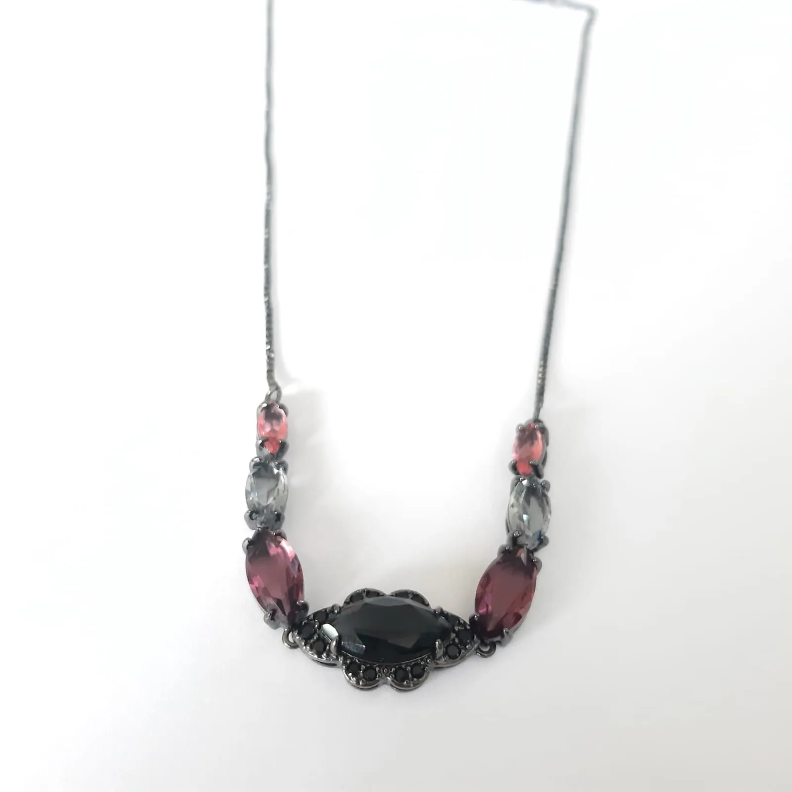 COLAR CHOCKER RÓDIO NEGRO COM PEDRAS MULTICOLORIDO