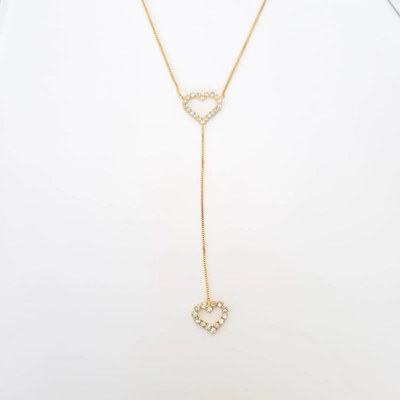COLAR DOURADO CORAÇÃO CRAVEJADO EM MICROZIRCÔNIAS CRISTAL