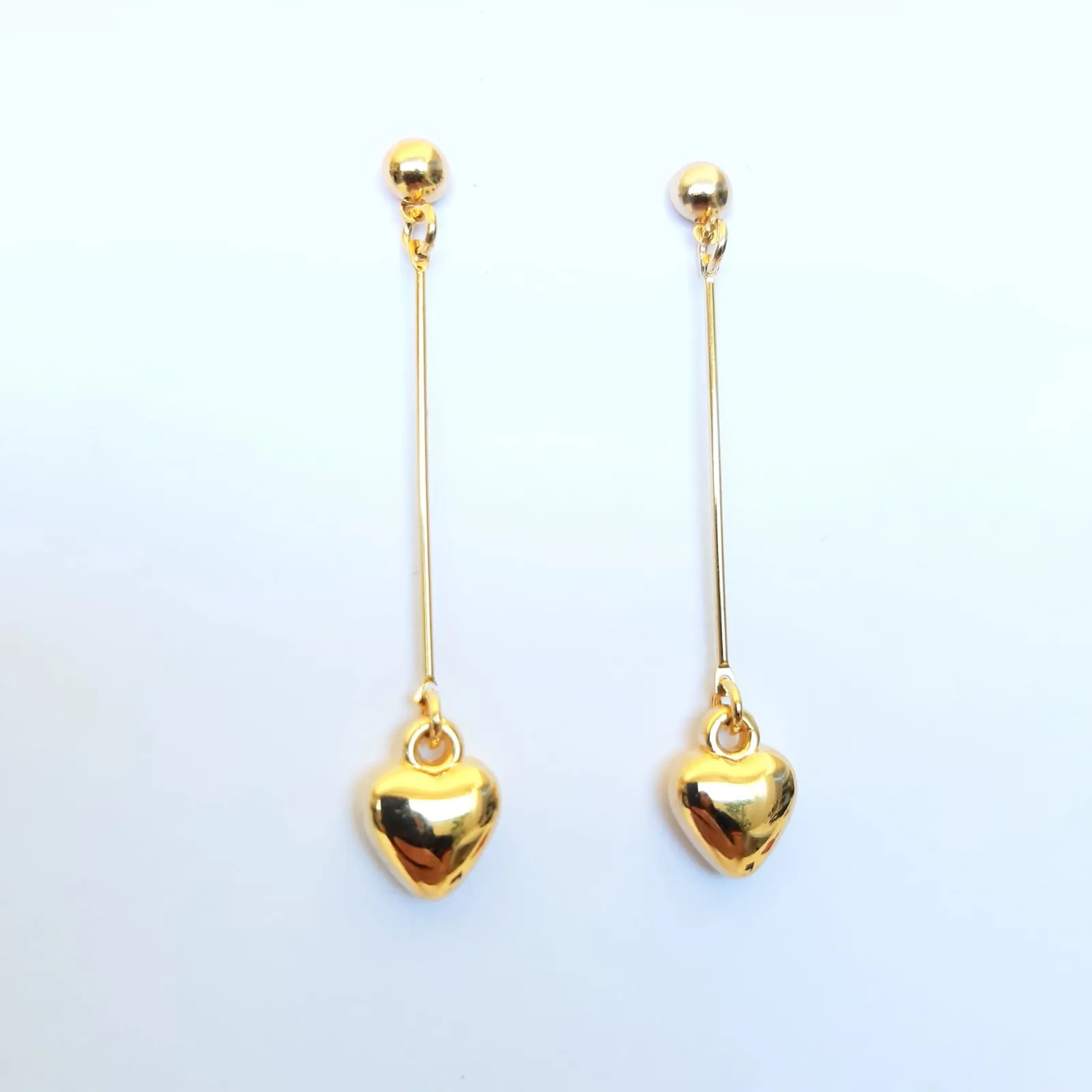 BRINCO DOURADO PÊNDULO CORAÇÃO